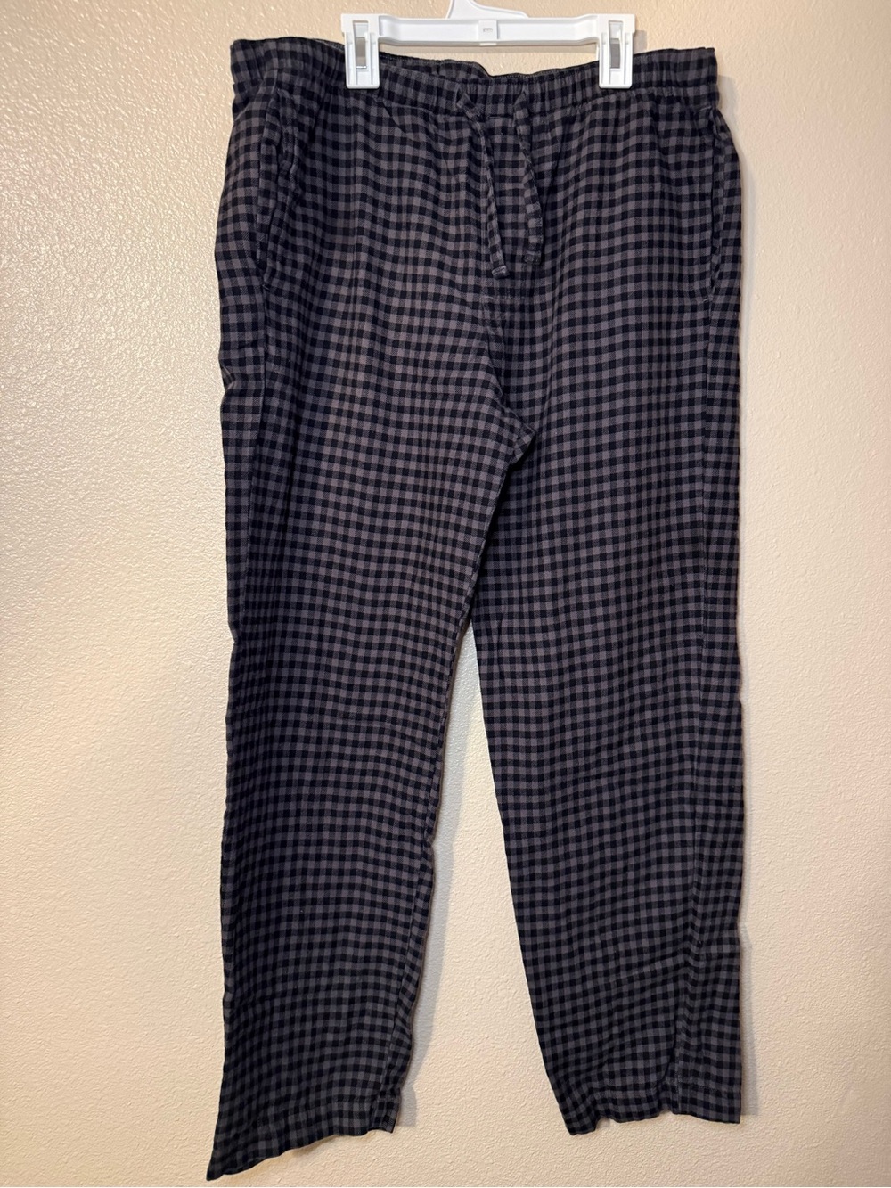 GAP Men’s Black and Charcoal Check Joggers